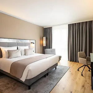 Otel Leonardo Royal Bonn Airport