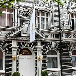 **** Hotel Opera Alemania